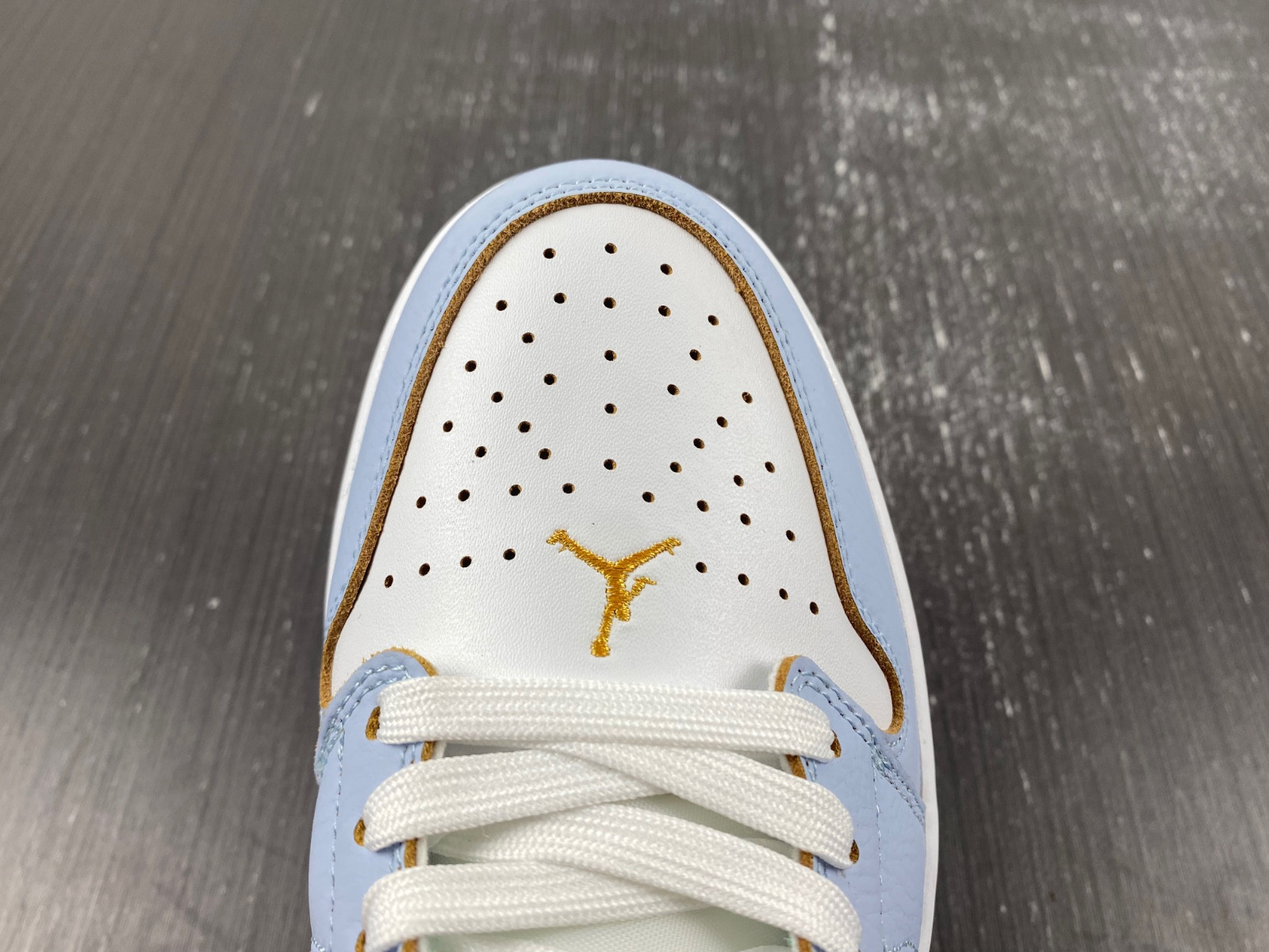 Air Jordan 1 Low SE “Emerald Rise” FN8899-131