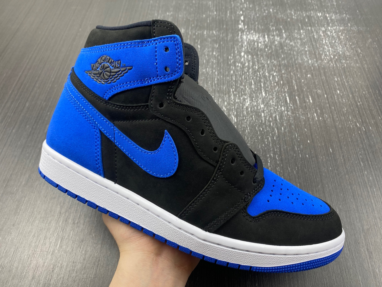 Air Jordan 1 High OG “Royal Suede” DZ5485-042