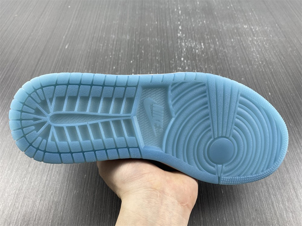 Air Jordan 1 Low AJ0819