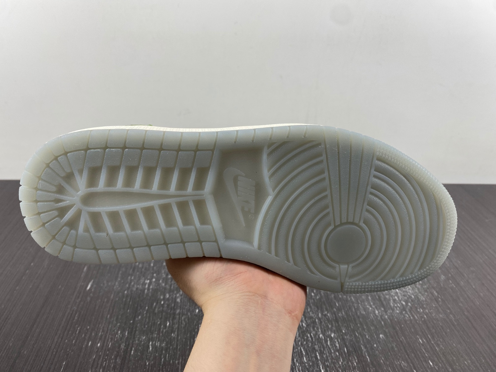 Air Jordan 1 Low OG “Year of the Dragon” FN3727-100