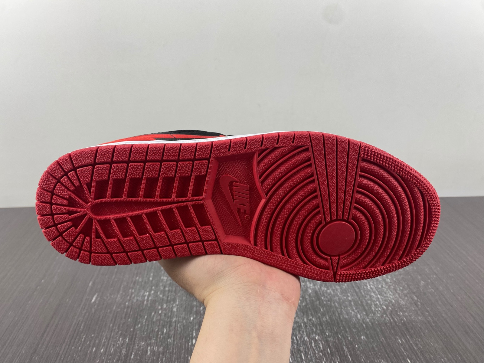 Air Jordan 1 Low OG WMNS “Satin Bred” FD4810-061-01