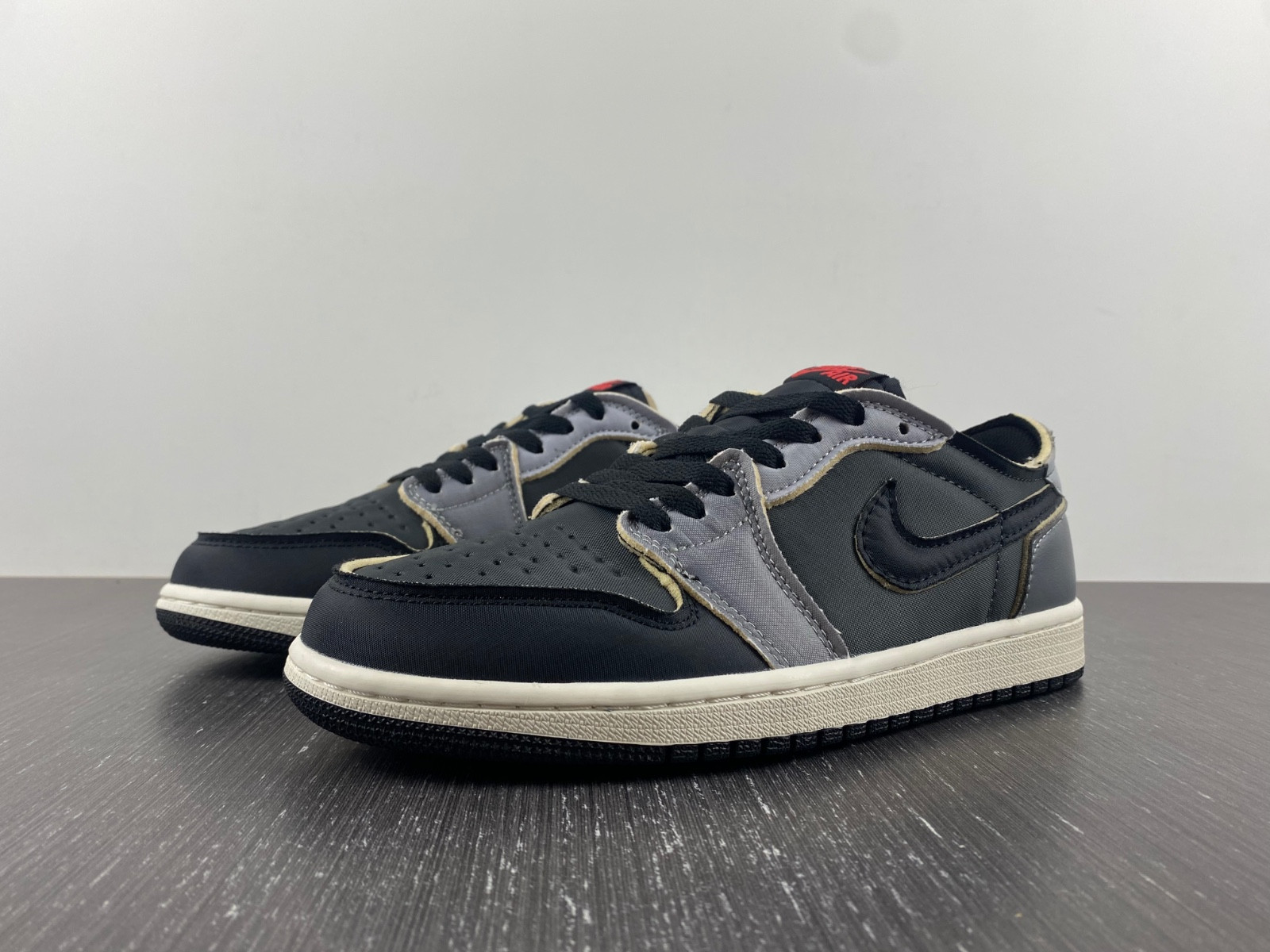 Jordan 1 Low OG EX Black Smoke Grey DV0982-006