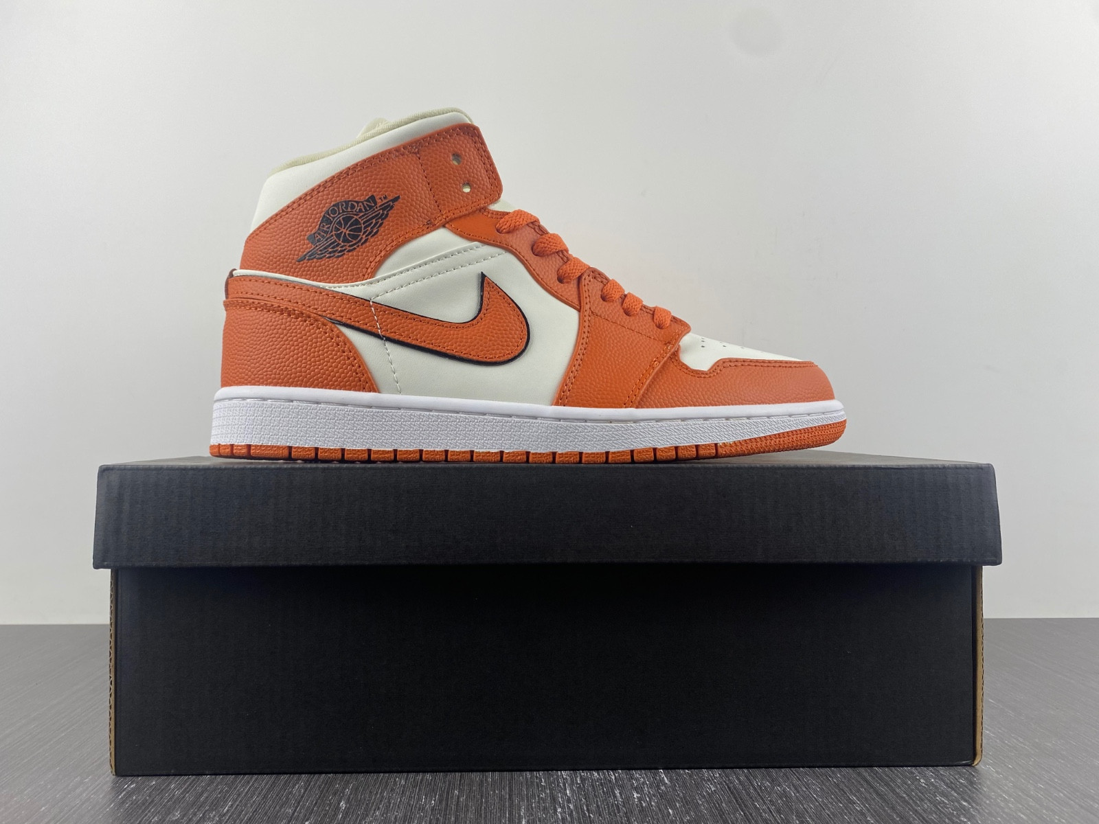 Jordan 1 Mid SE Sport Spice  DV1302-100