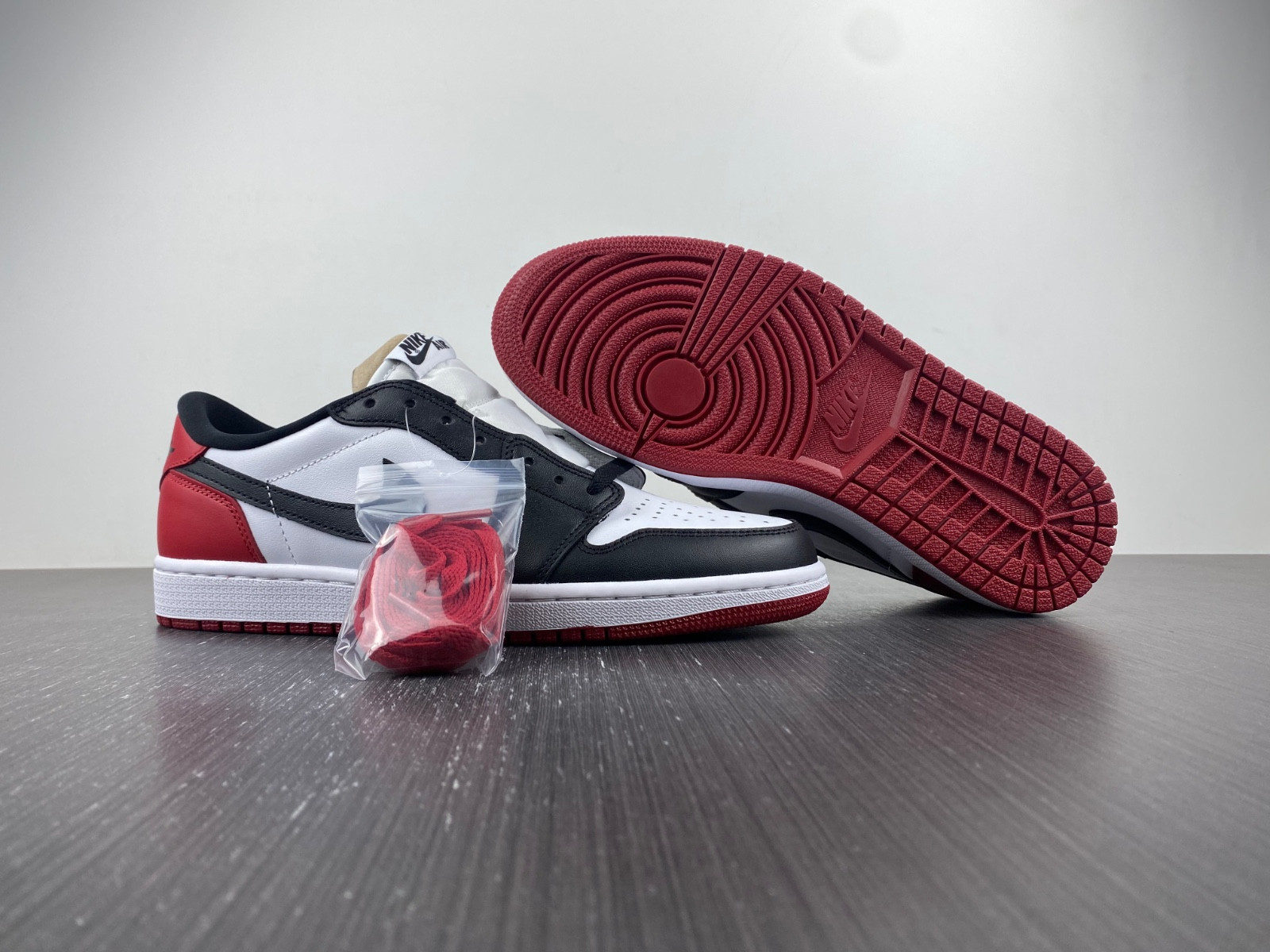 Jordan 1 Low 555088-1251