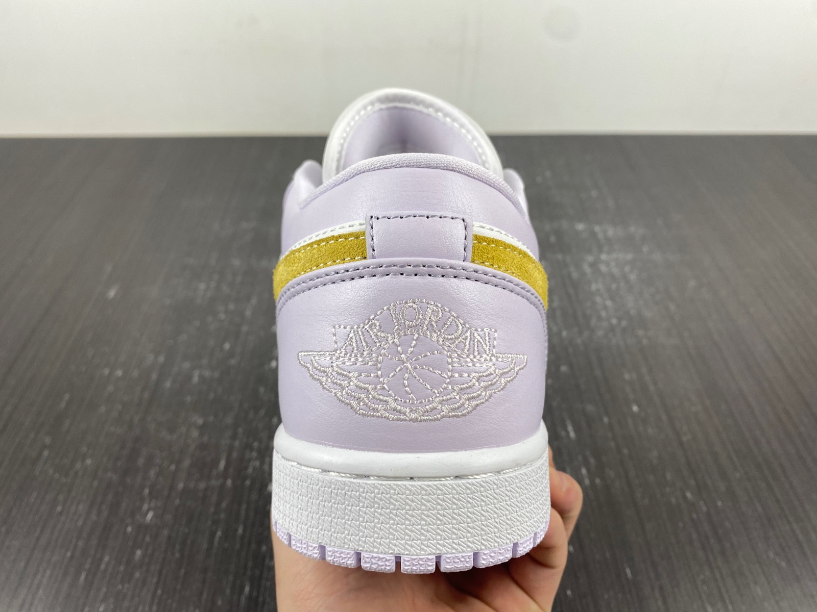 Air Jordan 1 Low WMNS “Barely Grape” DC0774-501
