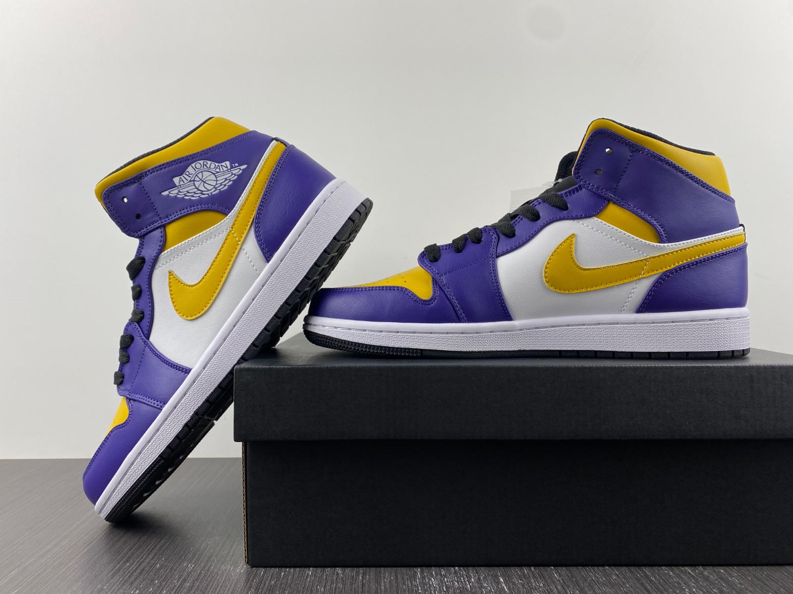Air Jordan 1 Mid “Lakers” DQ8426-517