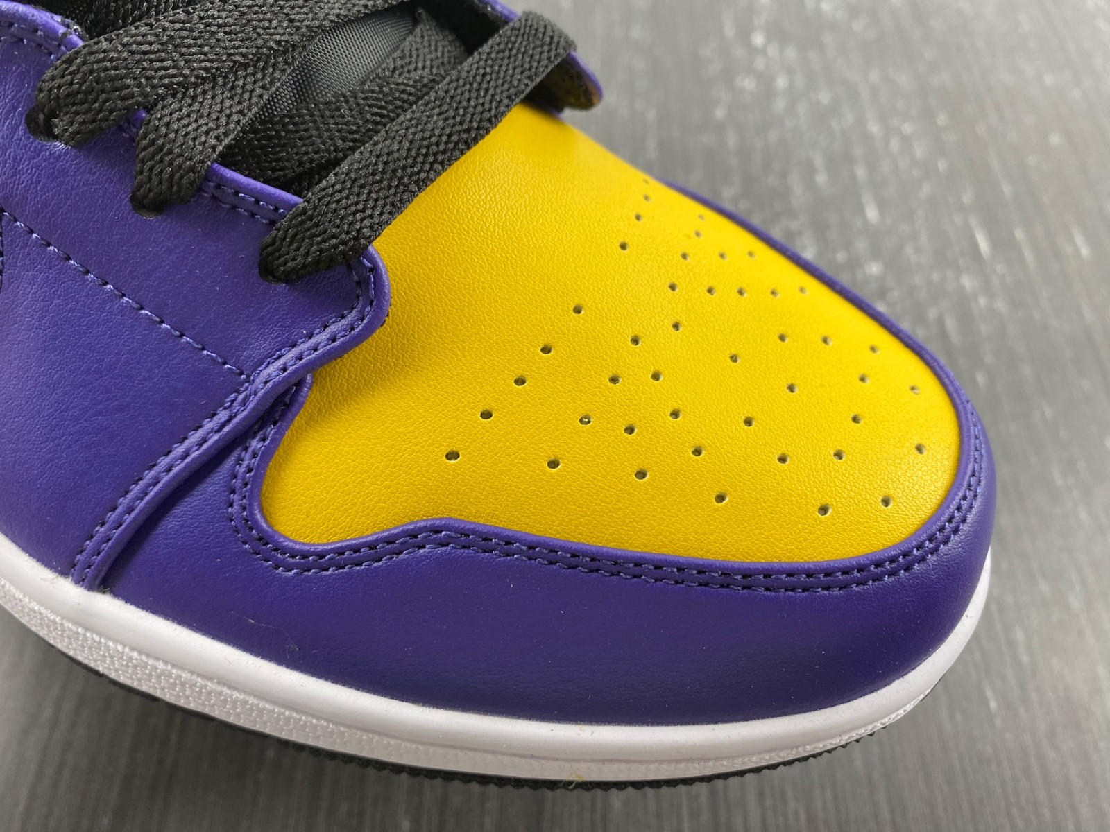Air Jordan 1 Mid “Lakers” DQ8426-517