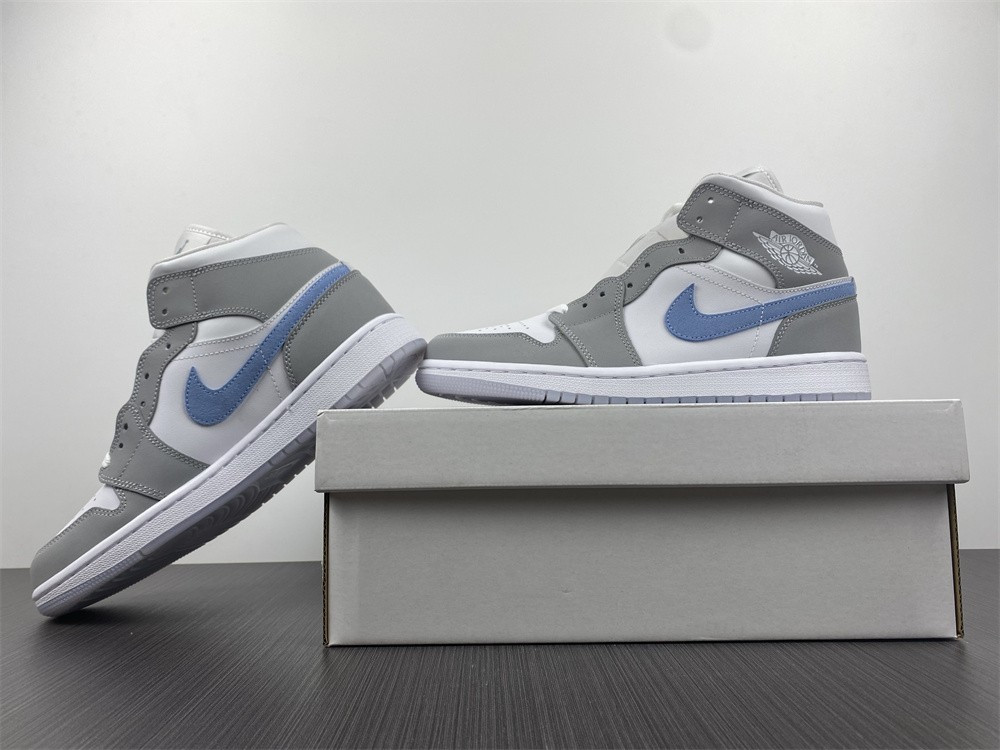 Air Jordan 1 Mid WMNS BQ6472-105