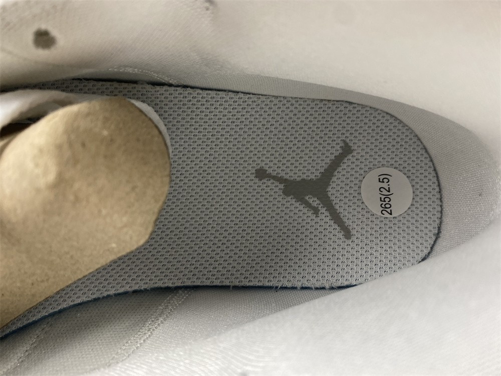 Air Jordan 1 Mid WMNS BQ6472-105