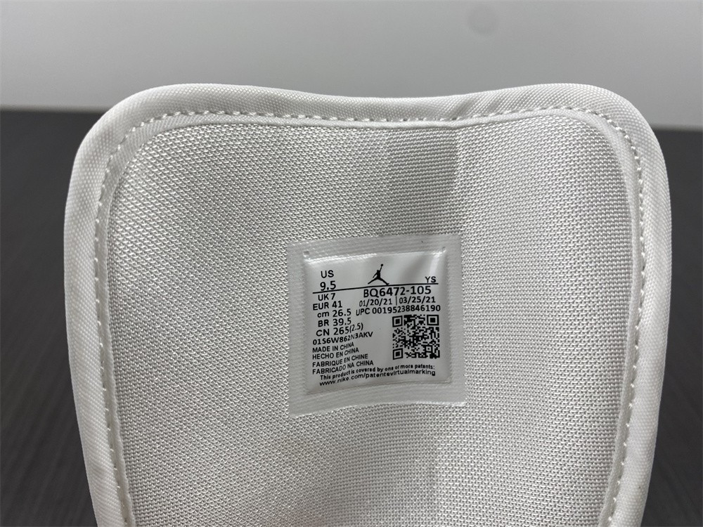 Air Jordan 1 Mid WMNS BQ6472-105