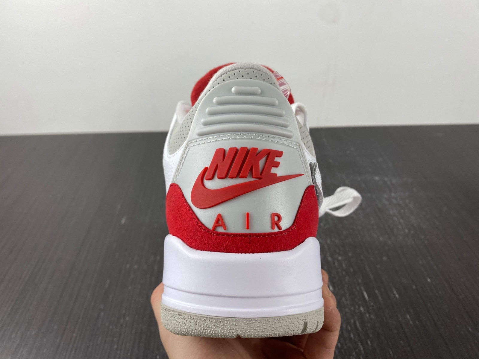 Air Jordan 3 Retro Tinker White University Red CJ0939-100