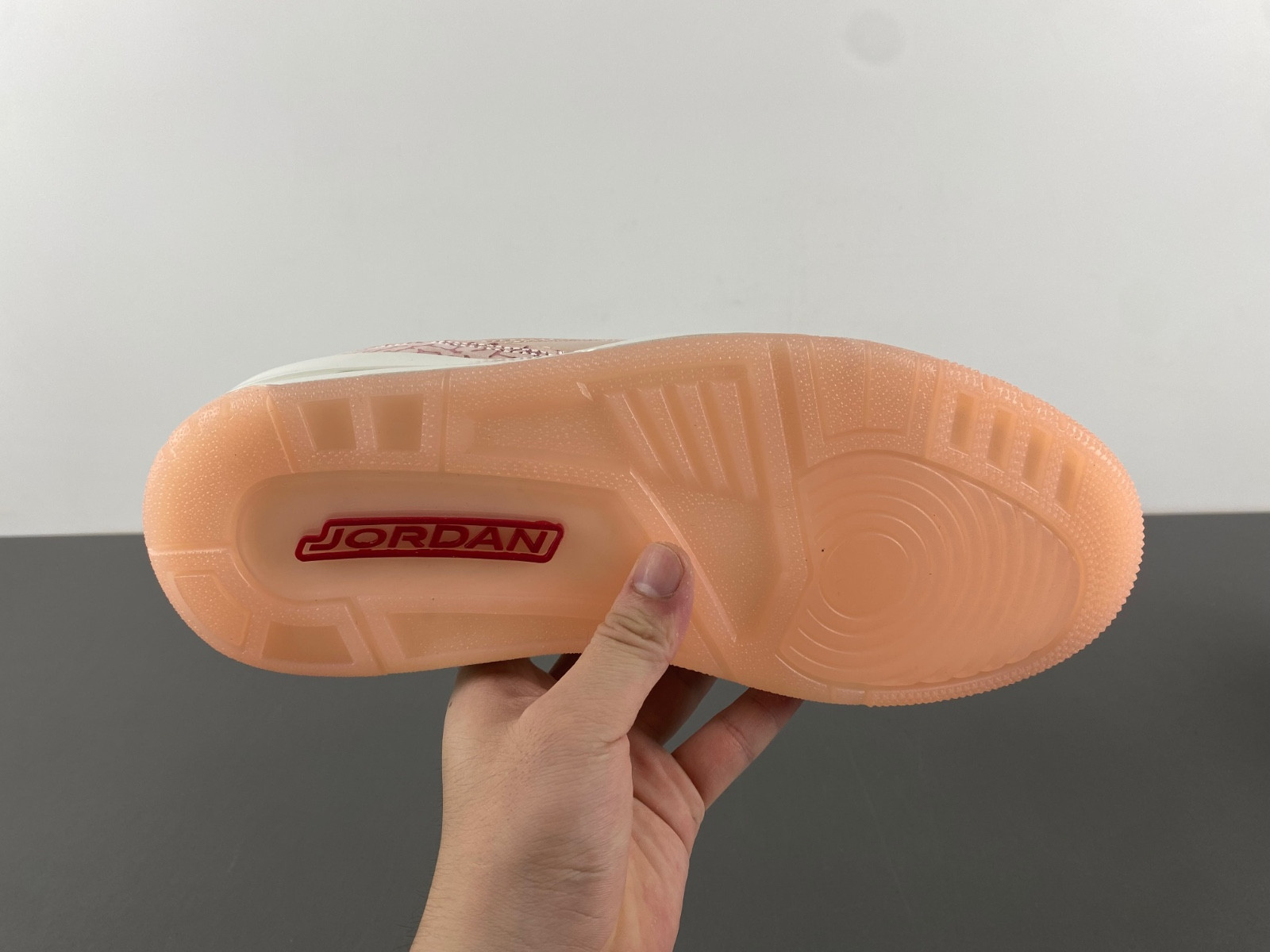 Air Jordan 3 “Valentine’s Day” (W) HJ0178-600