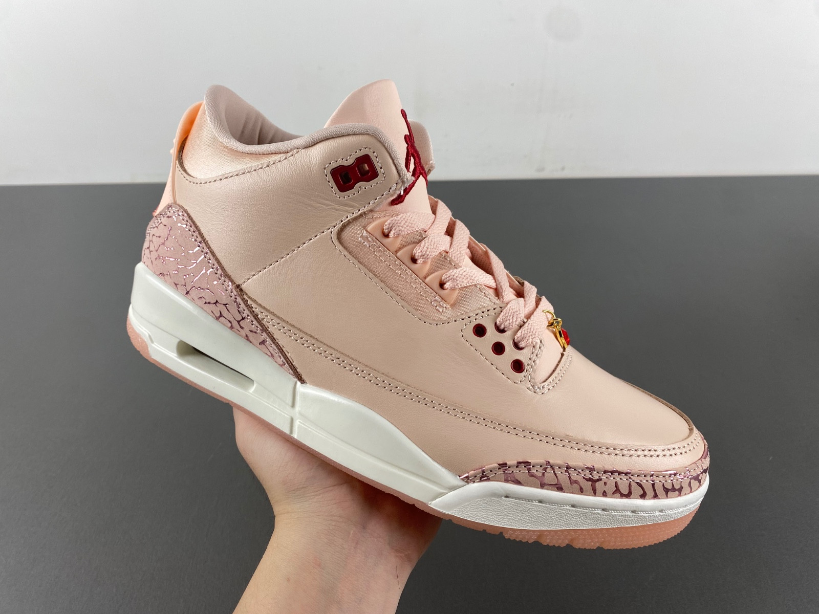 Air Jordan 3 “Valentine’s Day” (W) HJ0178-600