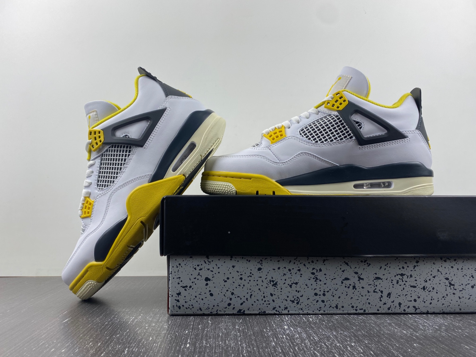Air Jordan 4 WNNS “Vivid Sulfur” AQ9129-101
