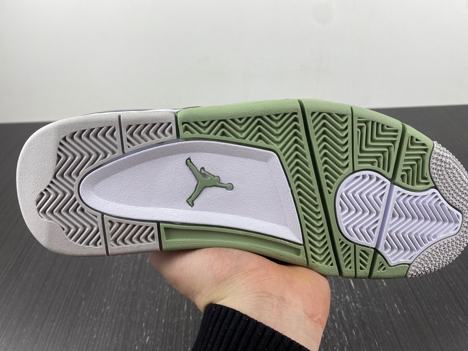 Air Jordan 4 WMNS “sea foam” AQ9129-103