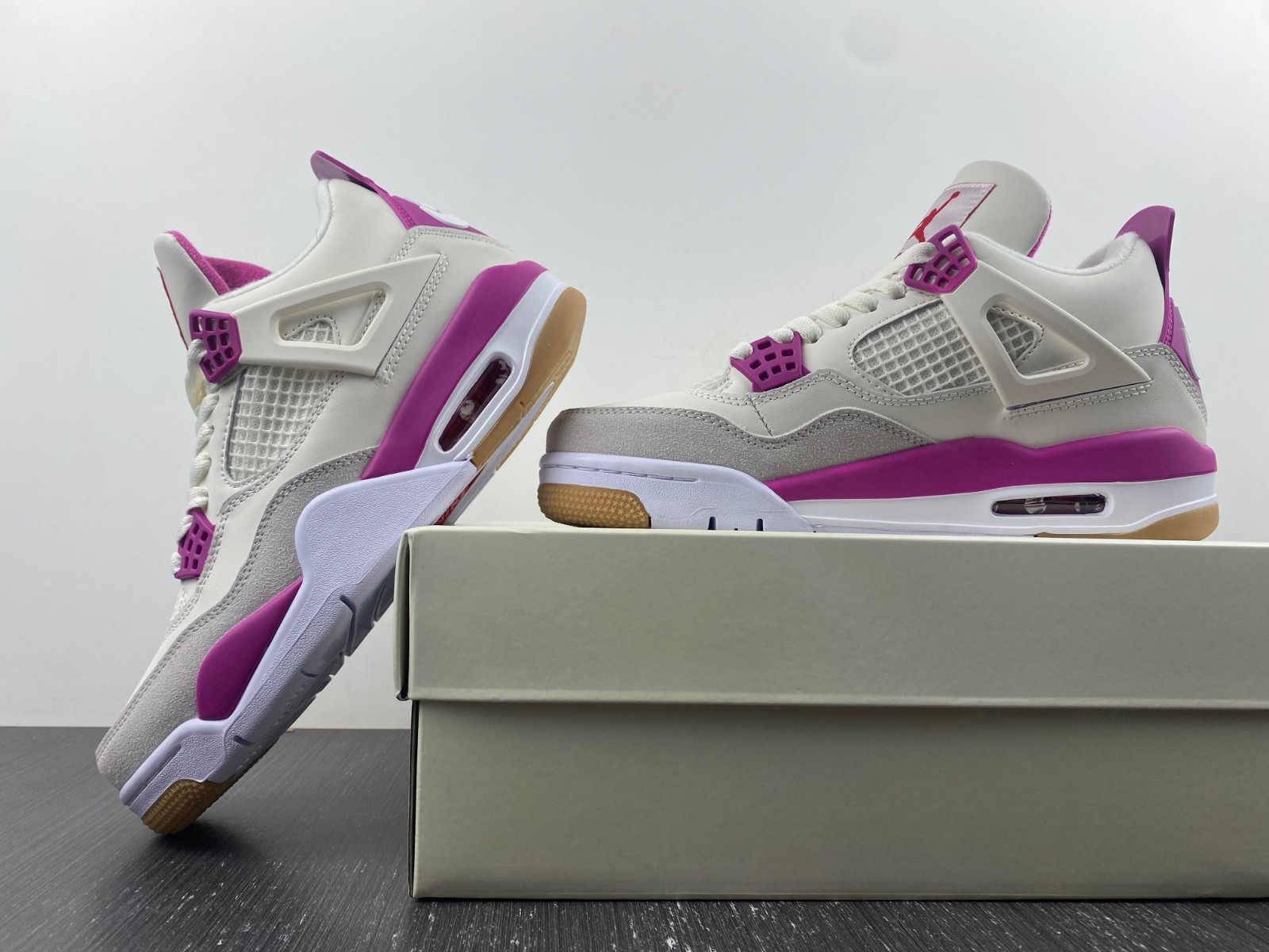 Air Jordan 4 DR5415-106