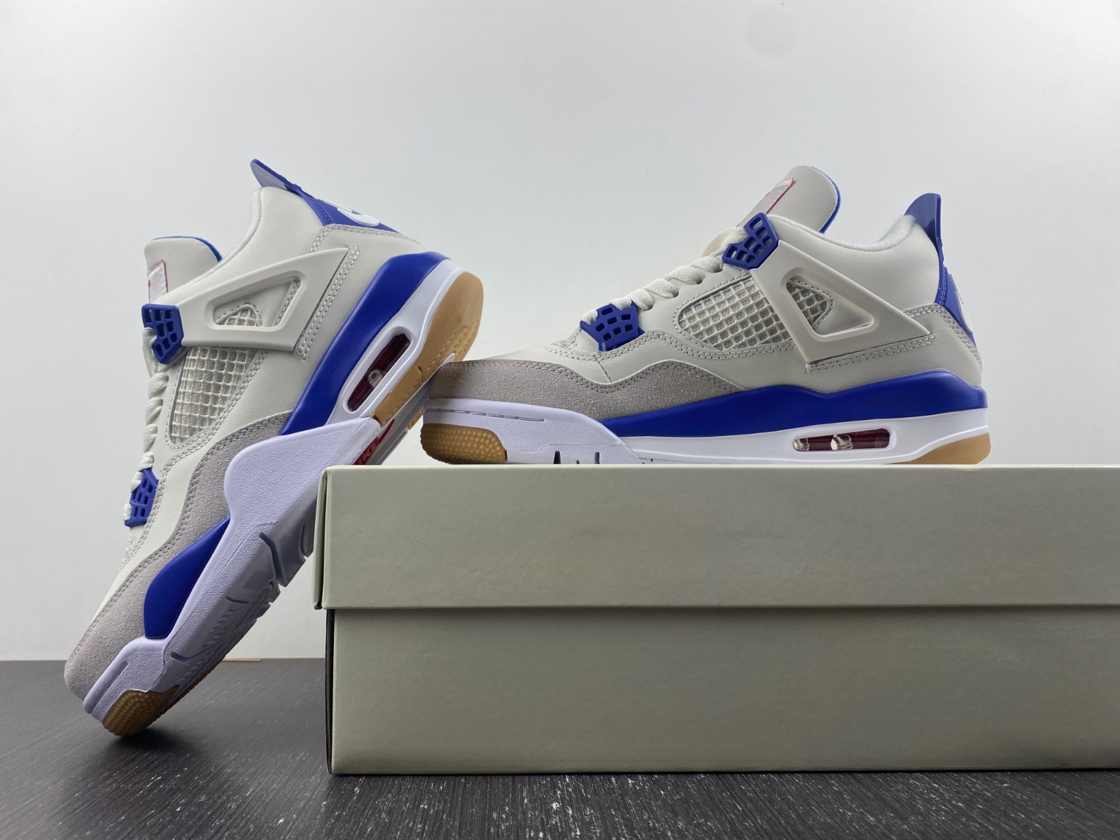 Air Jordan 4 DR5415-107