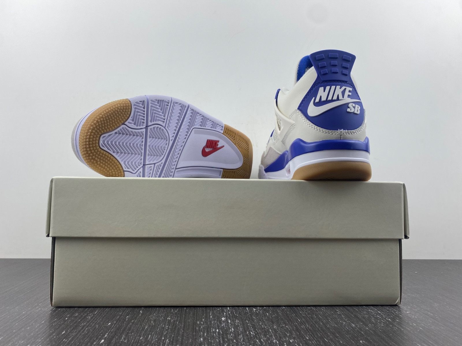 Air Jordan 4 DR5415-107