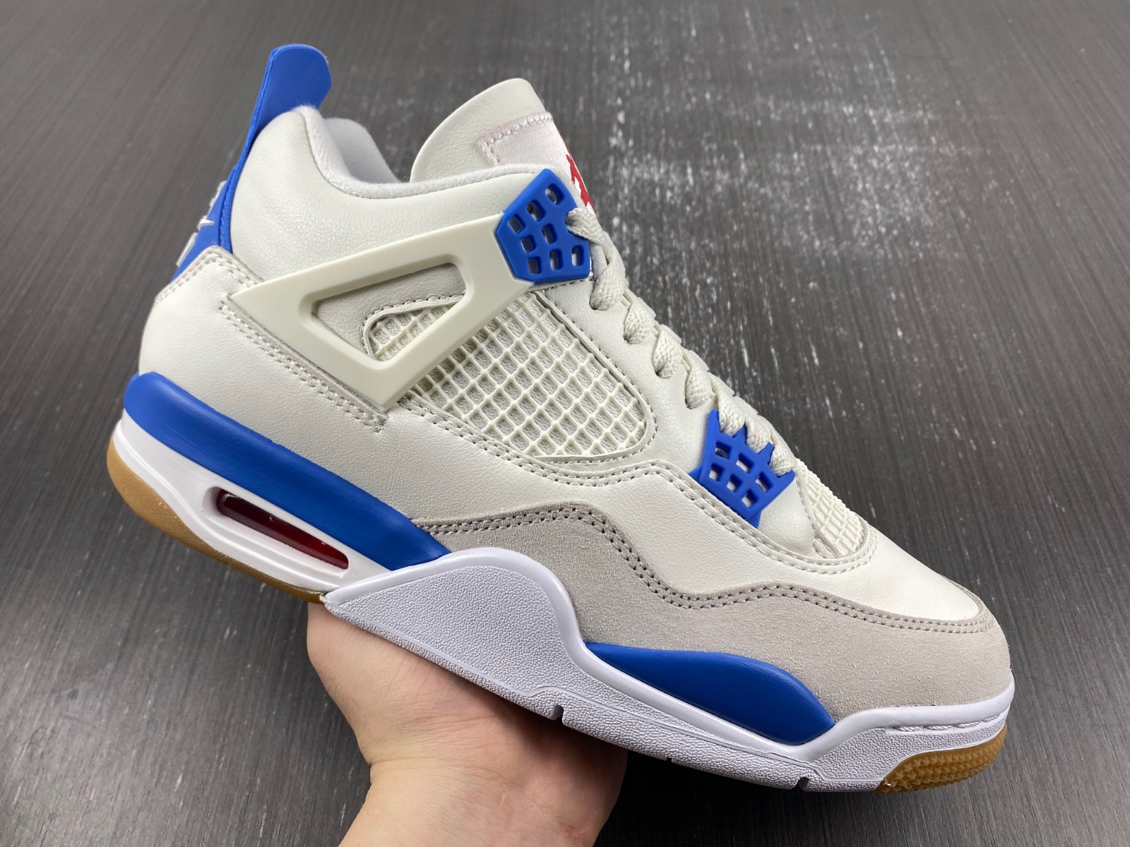 SB x Jordan 4 “Sapphire DR5415-104
