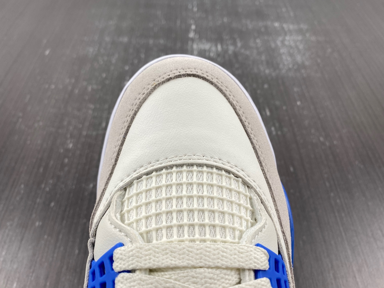 SB x Jordan 4 “Sapphire DR5415-104