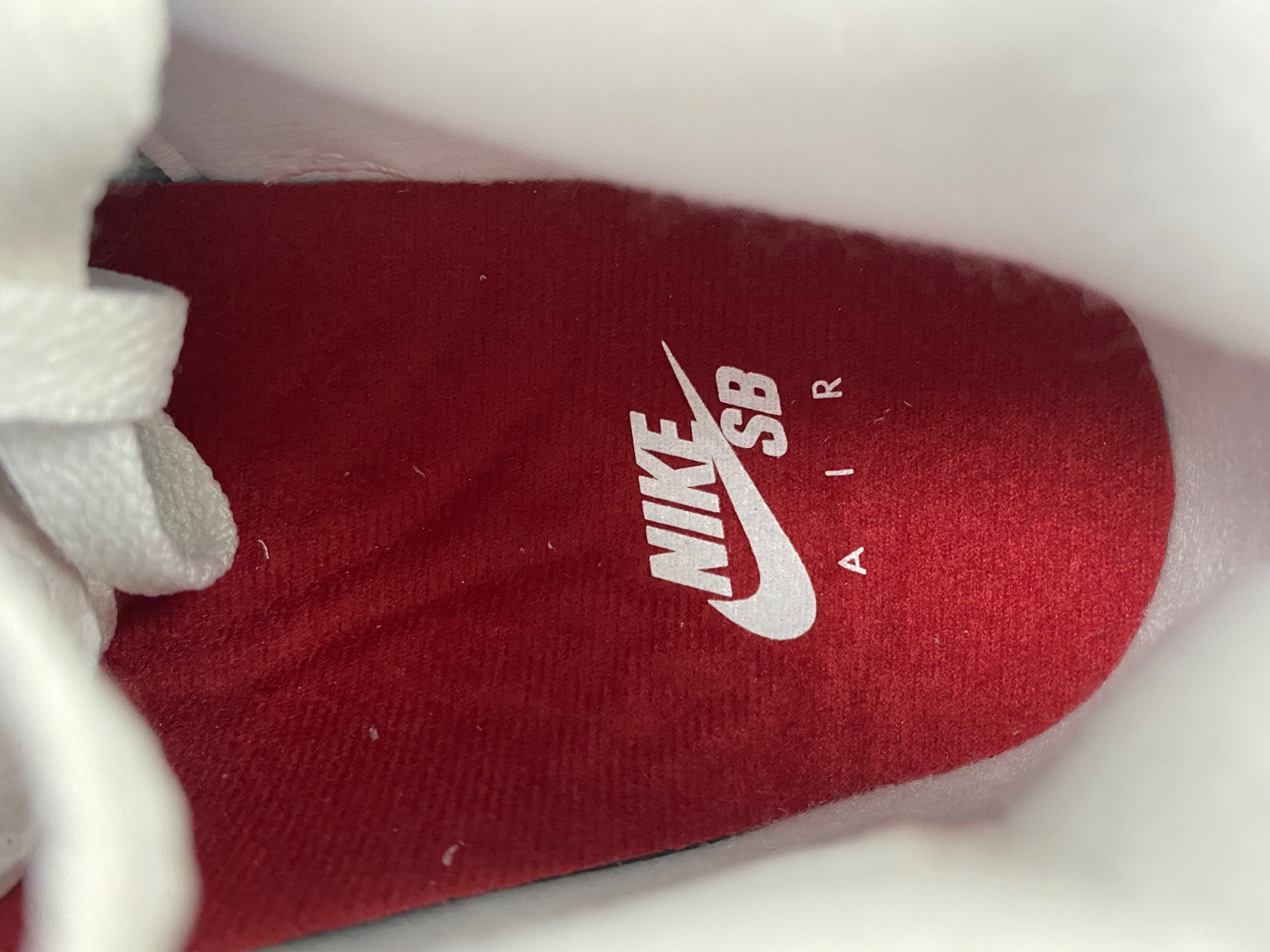 SB x Jordan 4 “Sapphire DR5415-104