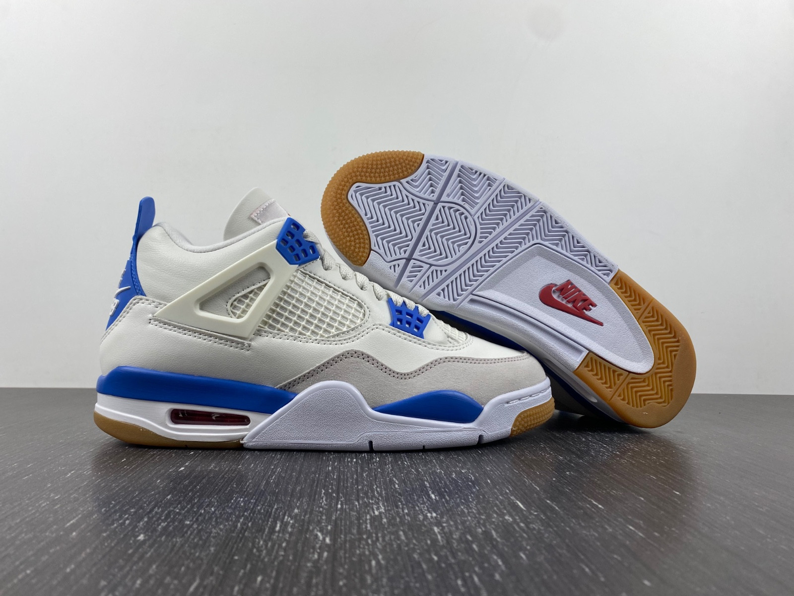 SB x Jordan 4 “Sapphire DR5415-104