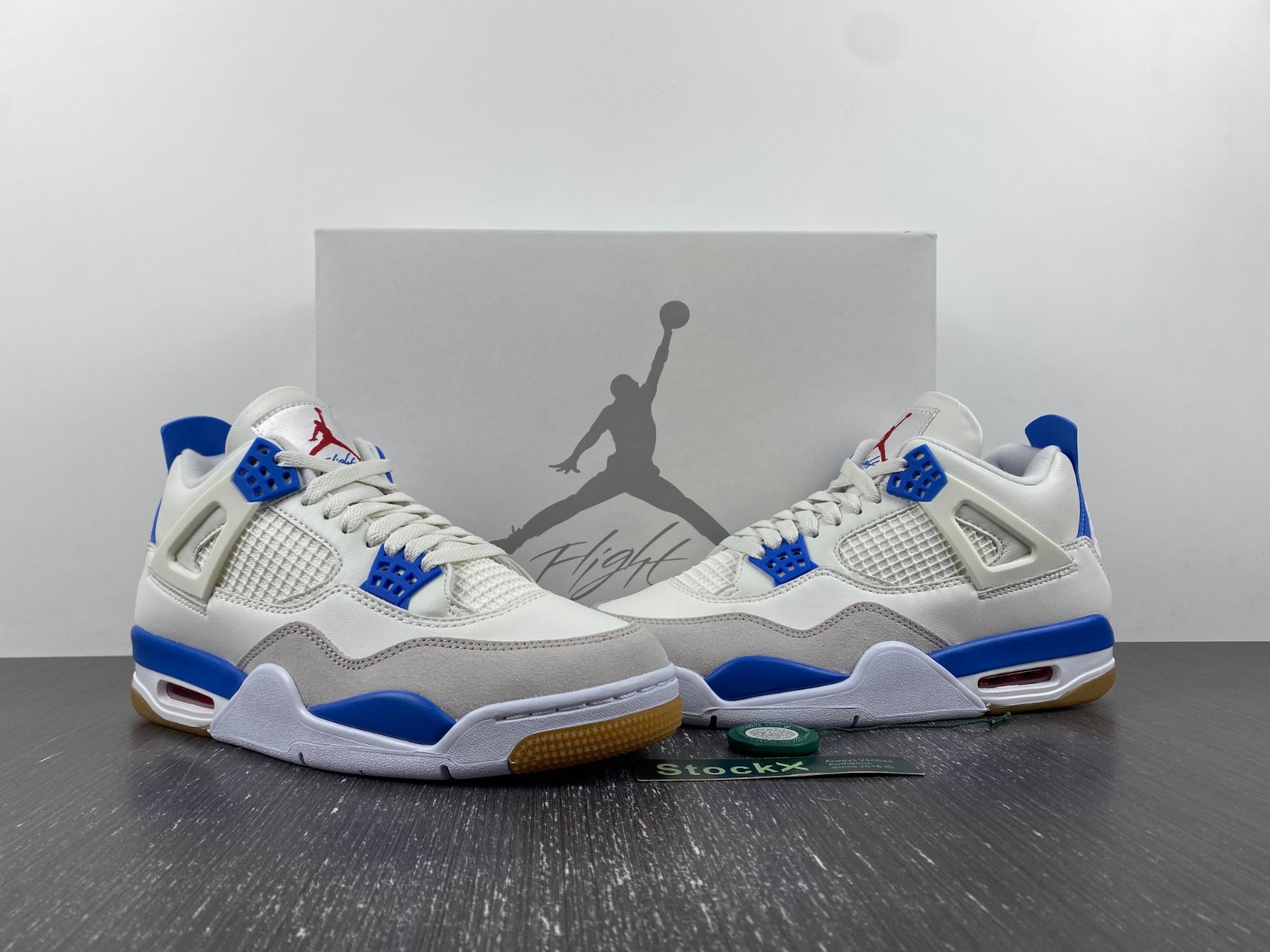 SB x Jordan 4 “Sapphire DR5415-104