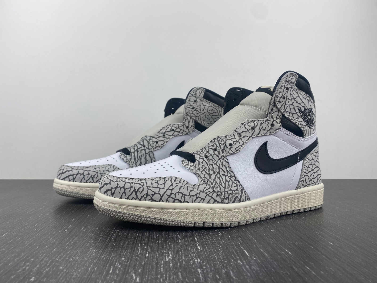 Air Jordan 1 High OG ''Elephant'' DZ5485-052