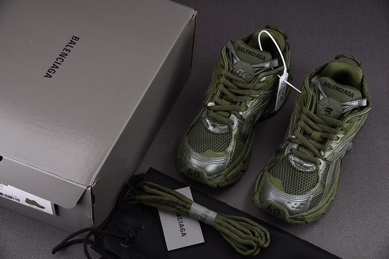 Ba*len*cia*ga runner 677403 w1rn3 2025