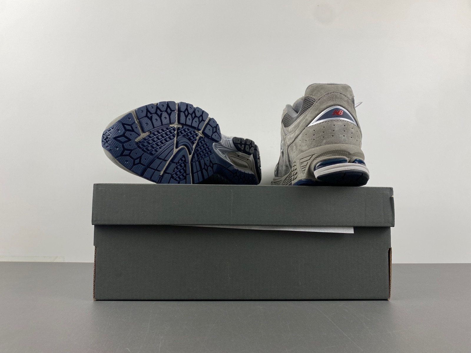 New Balance ML2002RA