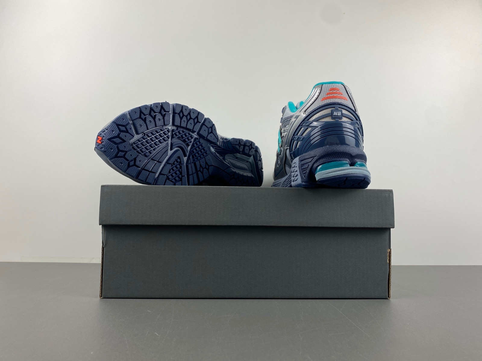 New New Balance M1906NK1