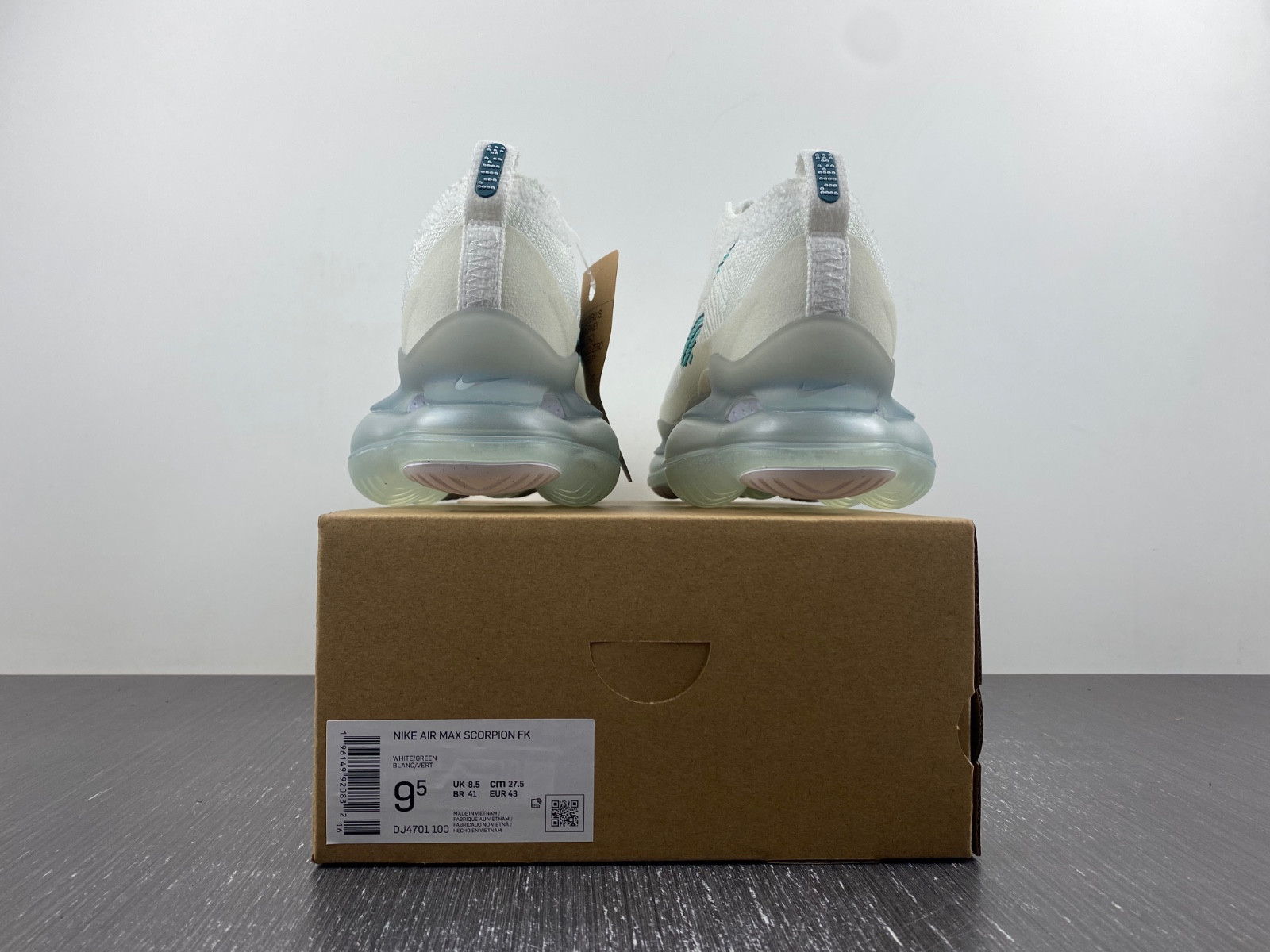 NK Air Max Scorpion DJ4701-100