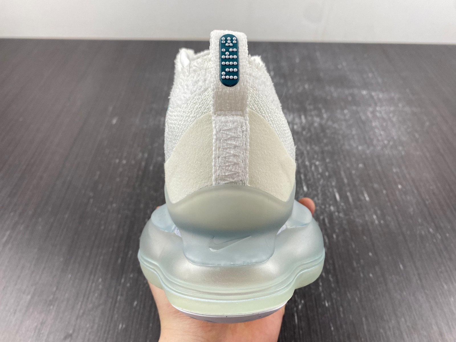 NK Air Max Scorpion DJ4701-100