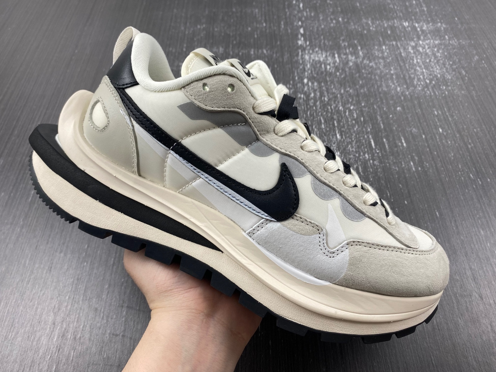 Sacai x Nike DD1875-101