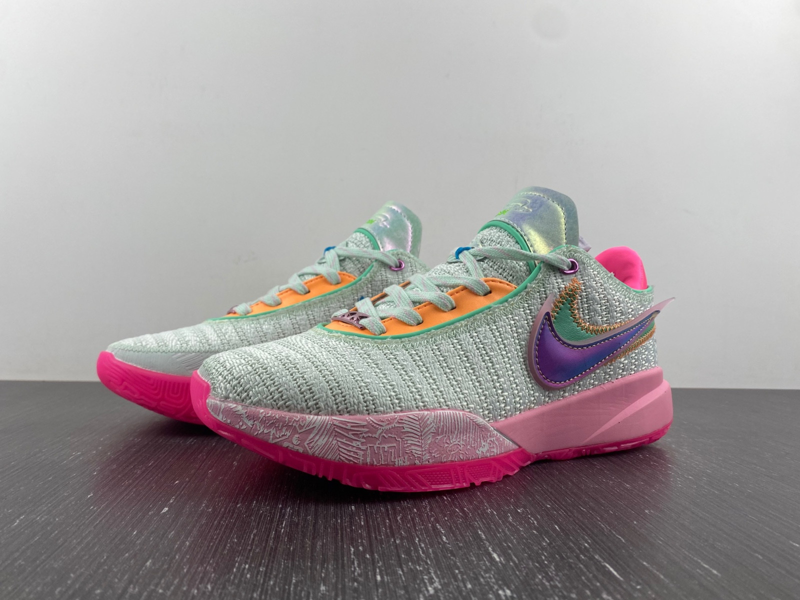 Nike LeBron 20 DJ5422-300