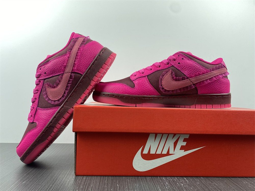 Nike Dunk Low WMNS “Valentine’s Day” DQ9324-600