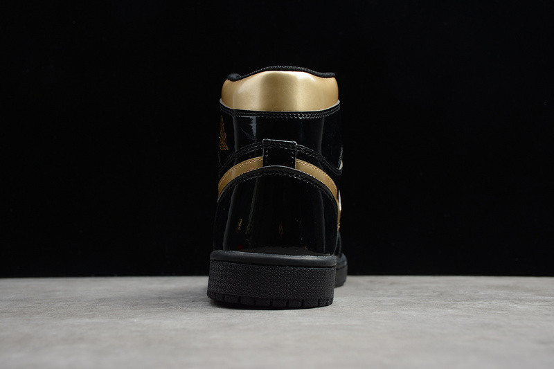Air Jordan 1 Retro High Patent Black Toe 555088-032
