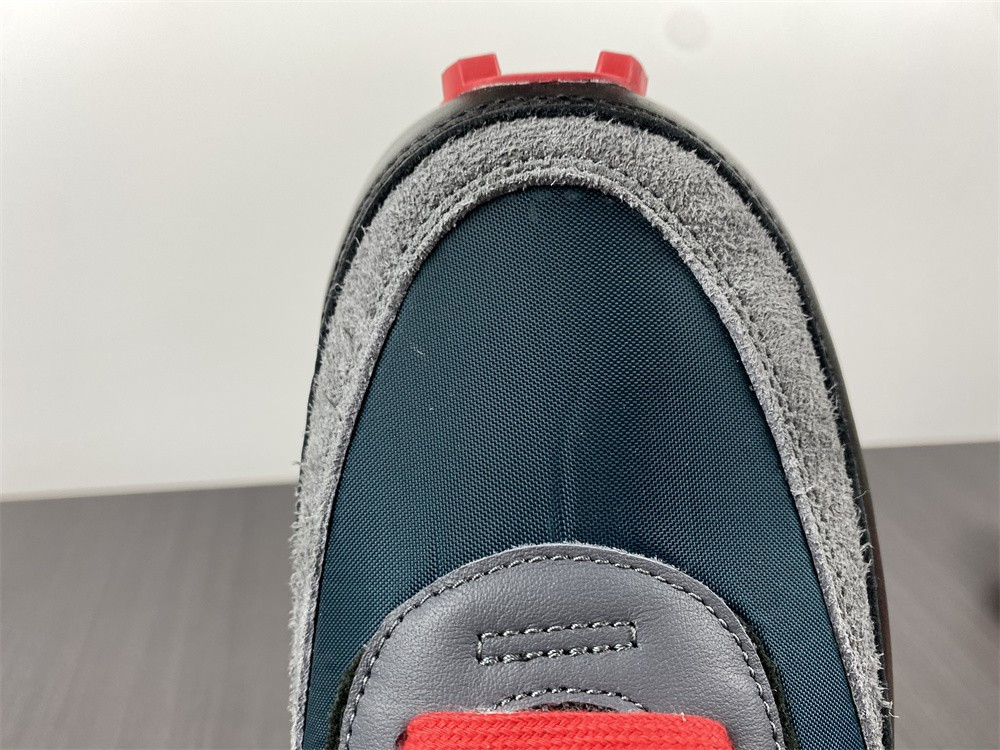 Undercover x Sacai x Nk LDWaffle 2.0 DJ4877-300