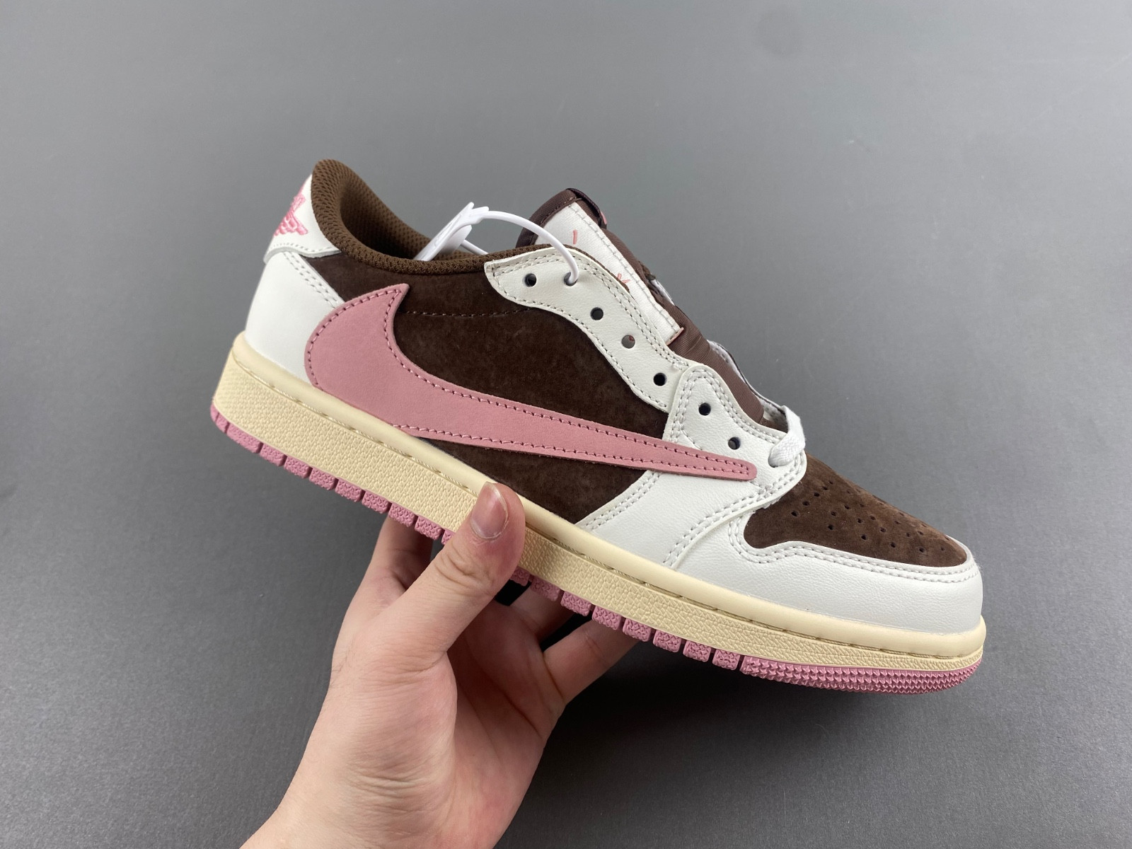 Travis Scott x Air Jordan 1 Low OG DZ4137-206