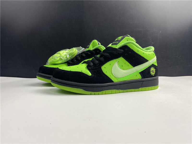 Nike SB Dunk Low “Stay Home”