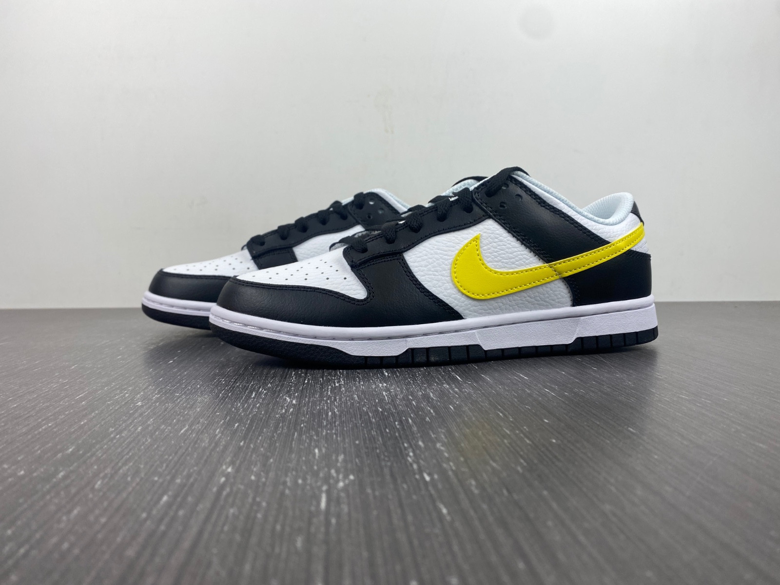 Nike Dunk Low ''black and yellow'' FQ2431-001